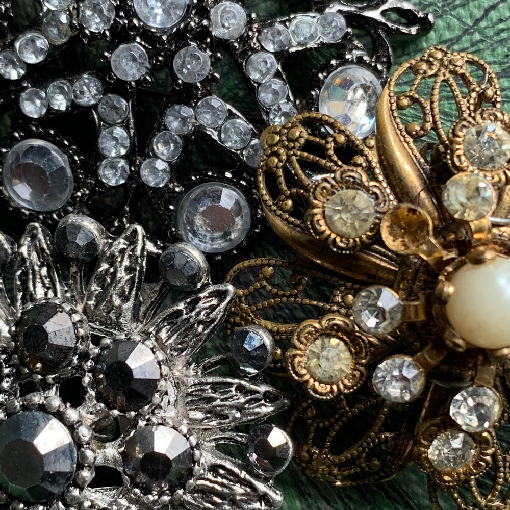 3 brooch bundle - Picture 3 of 8